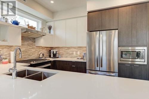 3719 Woodsdale Road Unit# 15, Lake Country, BC - Indoor Photo Showing Kitchen With Stainless Steel Kitchen With Double Sink With Upgraded Kitchen