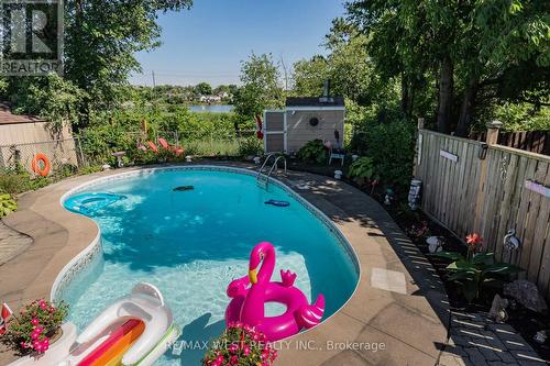 18 Lampman Cres, Thorold, ON - Outdoor With In Ground Pool With Backyard