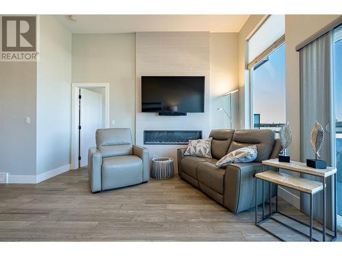 1000 Mt.Robson Place Unit# 32, Vernon, BC - Indoor Photo Showing Living Room