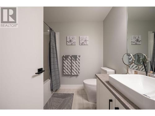 1000 Mt.Robson Place Unit# 32, Vernon, BC - Indoor Photo Showing Bathroom