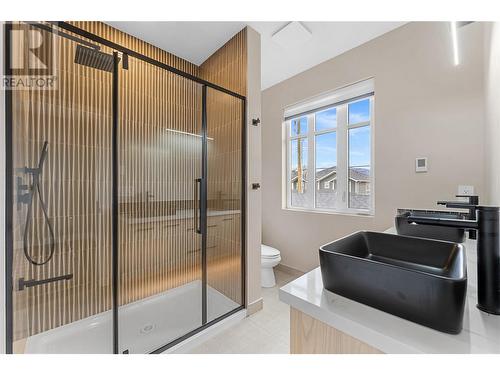 832 Martin Avenue Unit# 3, Kelowna, BC - Indoor Photo Showing Bathroom