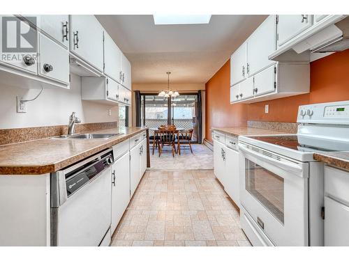 310 Yorkton Avenue Unit# 55, Penticton, BC - Indoor Photo Showing Kitchen