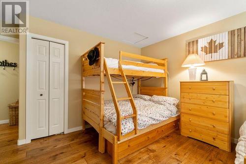 3935 Eagle Bay Road Unit# 3, Eagle Bay, BC - Indoor Photo Showing Bedroom