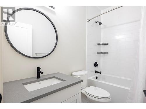 10100 Tyndall Road Unit# 17, Lake Country, BC - Indoor Photo Showing Bathroom