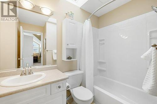 3389 Casorso Road Unit# 12, Kelowna, BC - Indoor Photo Showing Bathroom