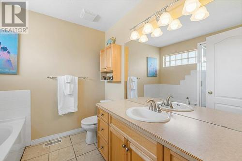 3389 Casorso Road Unit# 12, Kelowna, BC - Indoor Photo Showing Bathroom