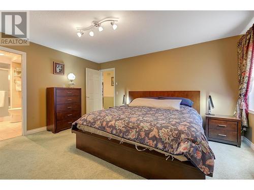 4450 Ponderosa Drive Unit# 104, Peachland, BC - Indoor Photo Showing Bedroom