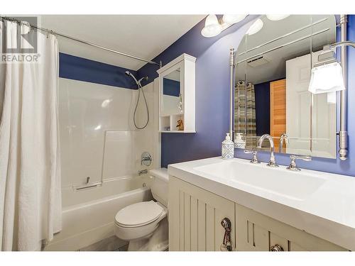 4450 Ponderosa Drive Unit# 104, Peachland, BC - Indoor Photo Showing Bathroom