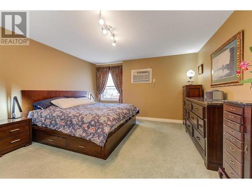 4450 Ponderosa Drive Unit# 104, Peachland, BC - Indoor Photo Showing Bedroom