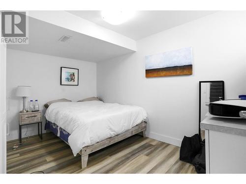 295 33 Highway E Unit# 1, Kelowna, BC - Indoor Photo Showing Bedroom