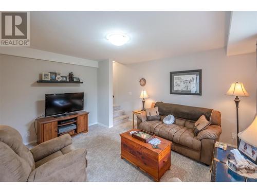 14615 Victoria Road N Unit# 3, Summerland, BC - Indoor Photo Showing Living Room