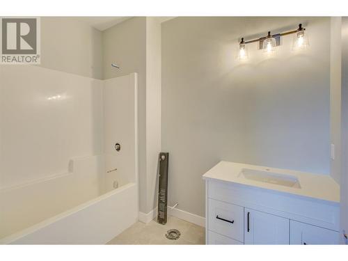 1180 Old Auto Road Se Unit# Psl 5, Salmon Arm, BC - Indoor Photo Showing Bathroom