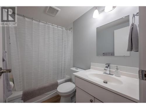 11318 Jubilee Road W Unit# 2, Summerland, BC - Indoor Photo Showing Bathroom