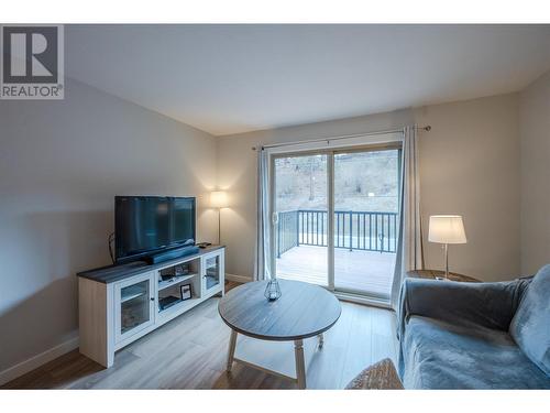 11318 Jubilee Road W Unit# 2, Summerland, BC - Indoor Photo Showing Living Room