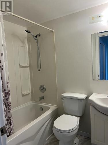 709 Chase Avenue, Penticton, BC - Indoor Photo Showing Bathroom