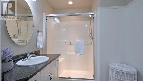 4433 Gordon Drive Unit# 137, Kelowna, BC - Indoor Photo Showing Bathroom