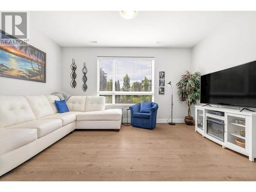 3510 Landie Road Unit# 27, Kelowna, BC - Indoor Photo Showing Living Room