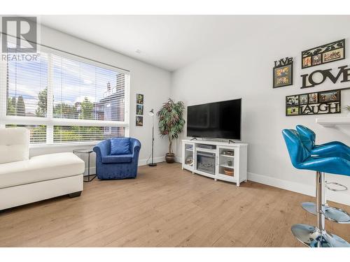 3510 Landie Road Unit# 27, Kelowna, BC - Indoor Photo Showing Living Room