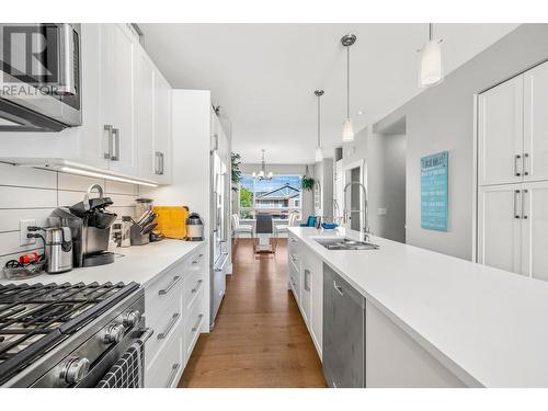 3510 Landie Road Unit# 27, Kelowna, BC - Indoor Photo Showing Kitchen With Upgraded Kitchen