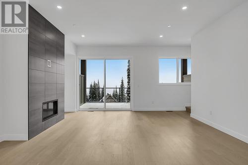 7500 Porcupine Road Unit# 6, Big White, BC - Indoor With Fireplace