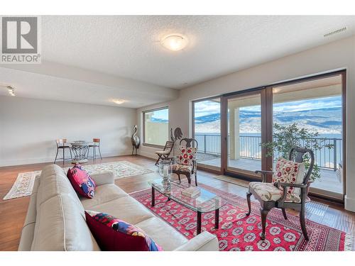 14419 Downton Avenue Unit# 209, Summerland, BC - Indoor Photo Showing Living Room