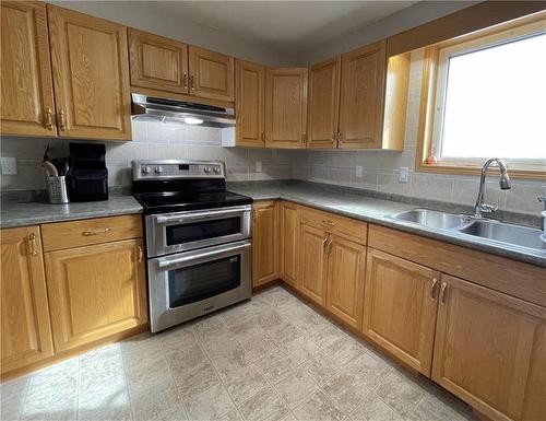 940 Willow Drive, Rivers, MB - Indoor Photo Showing Kitchen With Double Sink