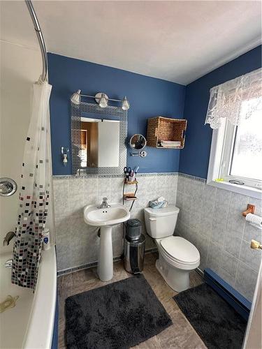 70 Govt Road N, Kemnay, MB - Indoor Photo Showing Bathroom