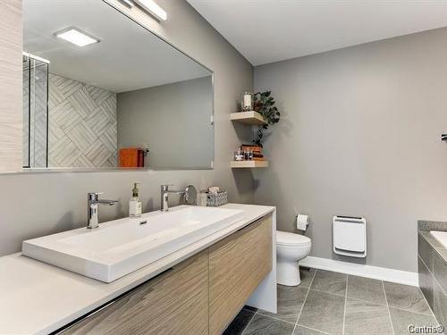 Salle de bains - 592Z Rue Denise-Collette, Sainte-Julie, QC - Indoor Photo Showing Bathroom