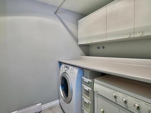 Salle de lavage - 952 Rue Des Iris, Sainte-Julie, QC - Indoor Photo Showing Laundry Room