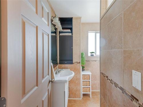 4429 9Th Ave, Port Alberni, BC - Indoor Photo Showing Bathroom