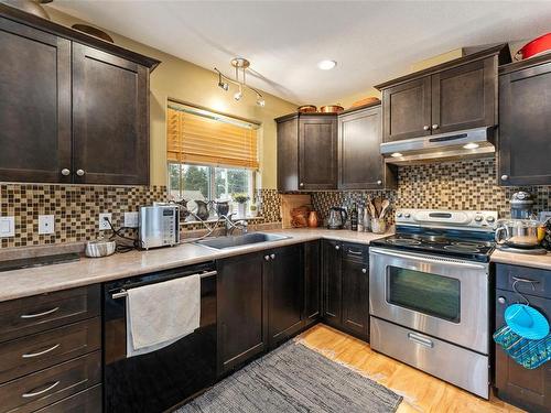 280 Carnell Dr, Lake Cowichan, BC - Indoor Photo Showing Kitchen