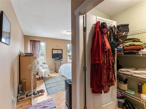 280 Carnell Dr, Lake Cowichan, BC - Indoor With Storage