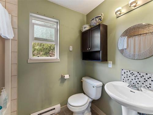 280 Carnell Dr, Lake Cowichan, BC - Indoor Photo Showing Bathroom