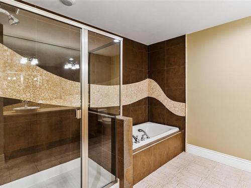 2050 Troon Crt, Langford, BC - Indoor Photo Showing Bathroom