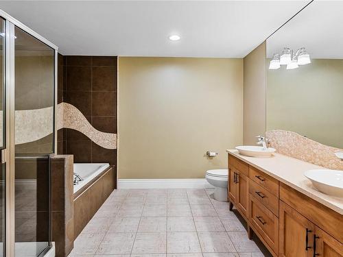 2050 Troon Crt, Langford, BC - Indoor Photo Showing Bathroom