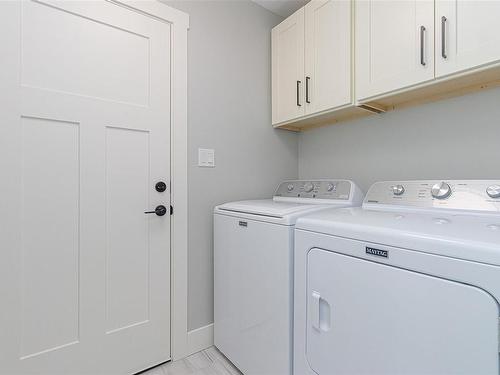 4019 Otters Close, Duncan, BC - Indoor Photo Showing Laundry Room