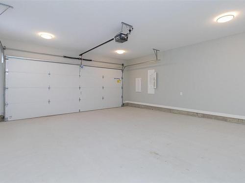 4019 Otters Close, Duncan, BC - Indoor Photo Showing Garage