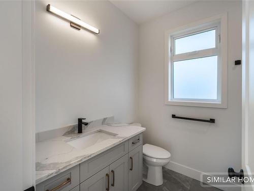 622 Eighth St, Nanaimo, BC - Indoor Photo Showing Bathroom