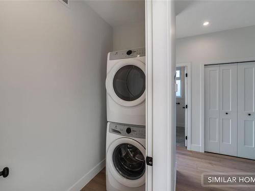 622 Eighth St, Nanaimo, BC - Indoor Photo Showing Laundry Room