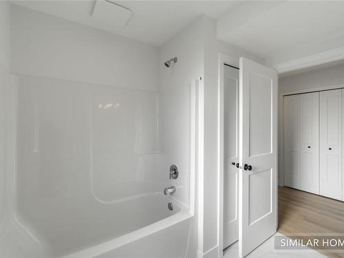 622 Eighth St, Nanaimo, BC - Indoor Photo Showing Bathroom