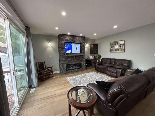 641 Second Street E, Fort Frances, ON - Indoor Photo Showing Living Room With Fireplace