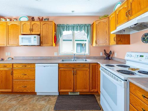 21-2710 Allenby Way, Vernon, BC - Indoor Photo Showing Kitchen With Double Sink