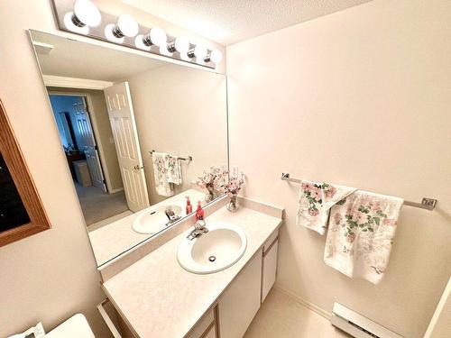 211-180 Hollywood Road, Kelowna, BC - Indoor Photo Showing Bathroom