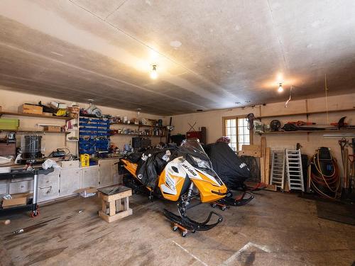 Garage - 639 Rue Du Tisseur, Pointe-Fortune, QC - Indoor Photo Showing Garage