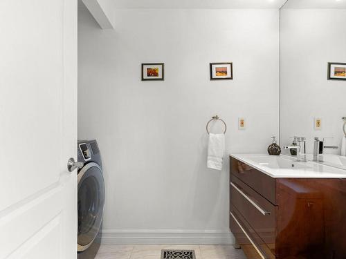 Powder room - 7150 Place Turenne, Brossard, QC - Indoor Photo Showing Laundry Room