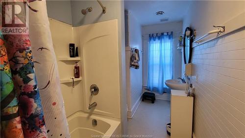 114 York St, Sackville, NB - Indoor Photo Showing Bathroom