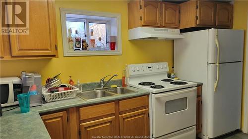 114 York St, Sackville, NB - Indoor Photo Showing Kitchen With Double Sink