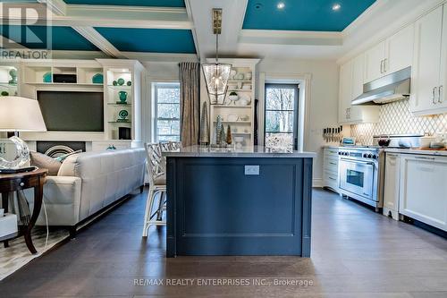 2165 Effingham Street, Pelham, ON - Indoor Photo Showing Kitchen With Upgraded Kitchen