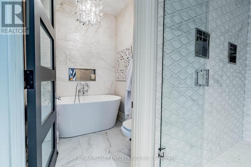 2165 Effingham Street, Pelham, ON - Indoor Photo Showing Bathroom
