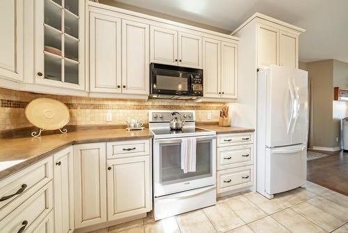 24 Lakeridge Boulevard, Lowbanks, ON - Indoor Photo Showing Kitchen